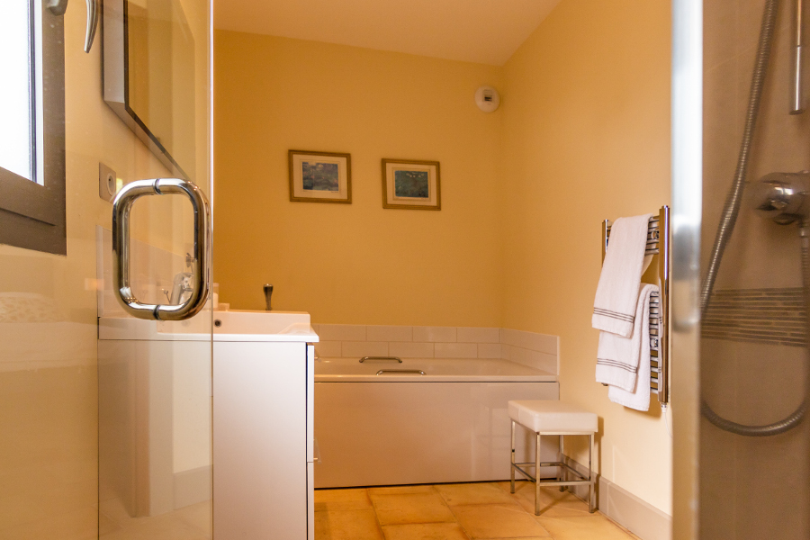 Maison d'Amis Bedroom 1 Ensuite Maison d'Amis Bedroom 1 Ensuite
